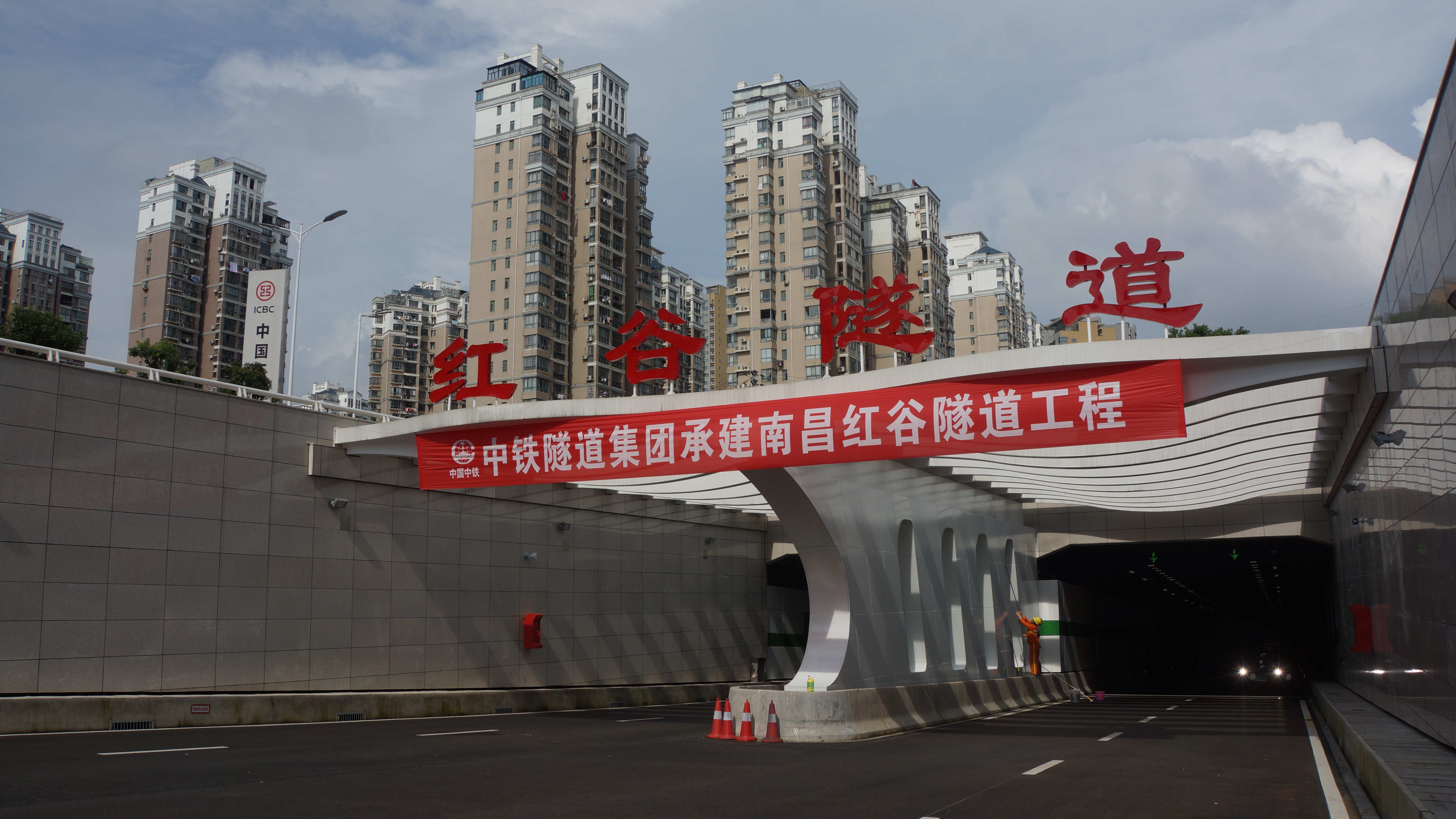 7南昌红谷隧道2 .JPG